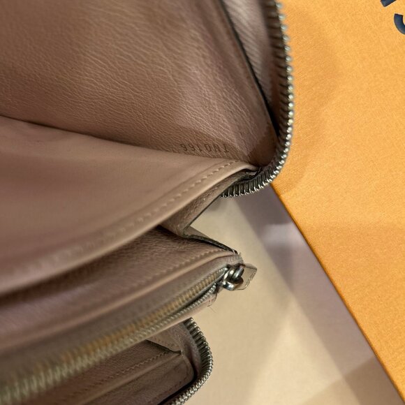 Louis Vuitton Pink Jasmin Mahina Leather Zip Around Wallet - Picture 12 of 12